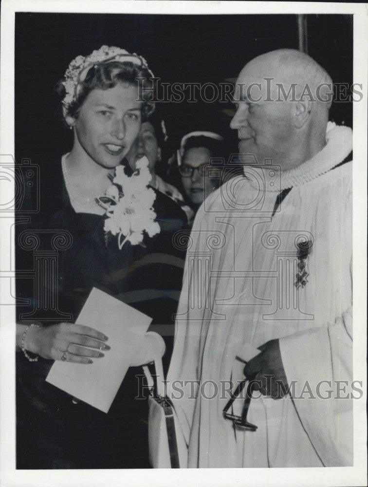 1958 Press Photo Princess Astrid of Norway with Rev. Ellias Rasmussen. - Historic Images