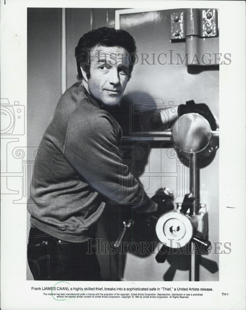 1981 Press Photo Actor James Caan  in &quot;Thief&quot; - Historic Images