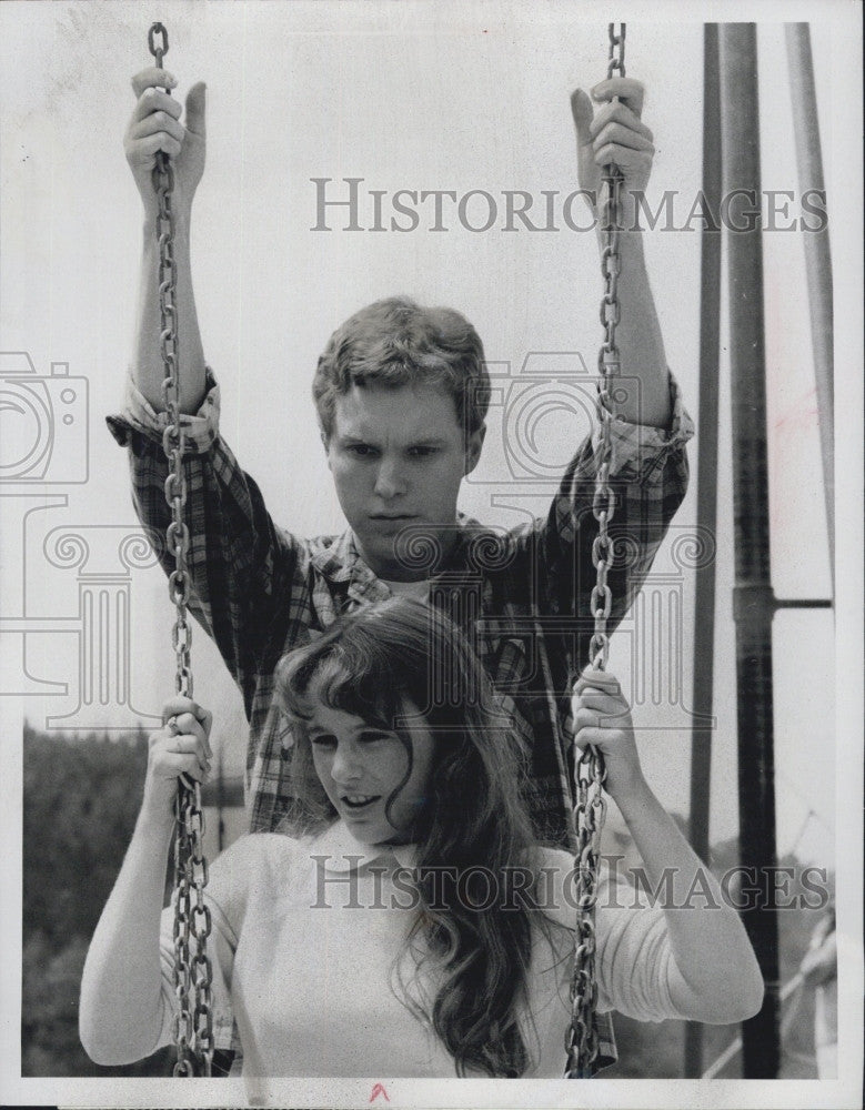 1974 Press Photo Actress Glynnis O&#39;Connor &amp; gary Frank &quot;Sons and Daughters&quot; - Historic Images