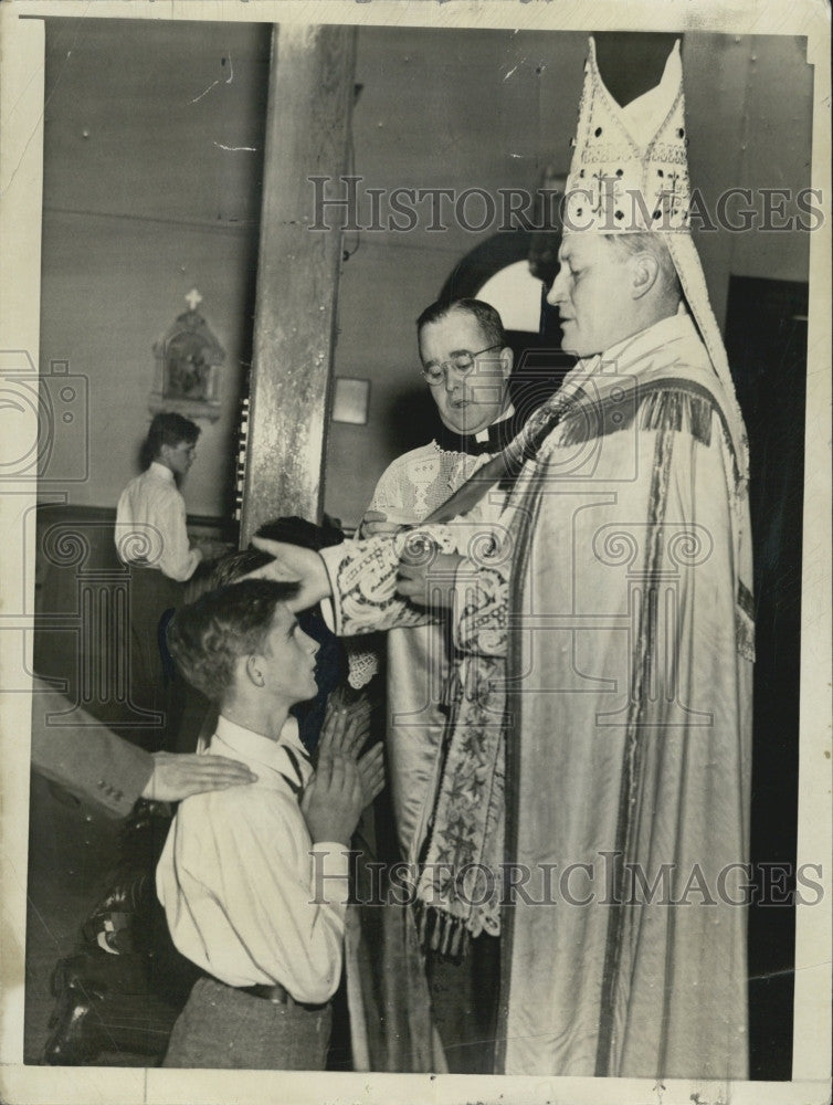 1941 Press Photo Bishop Richard Cushing Confirming Gerard Francs Tighe - Historic Images