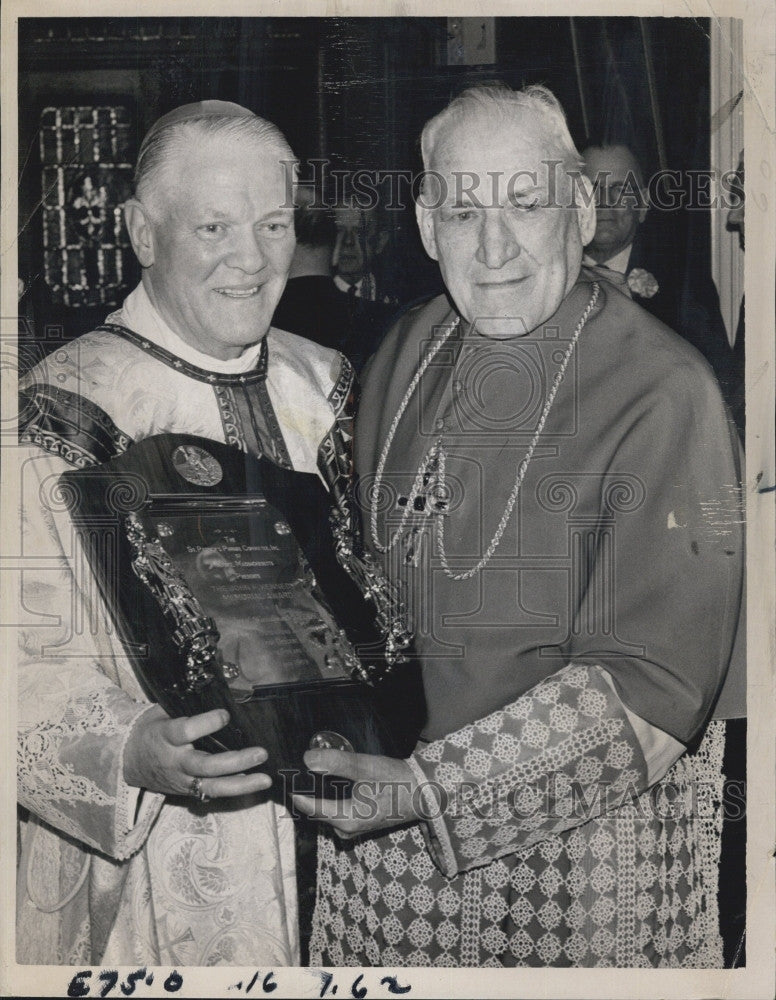 1969 Press Photo Bishop Weldon And Cardinal Cushing Presented JFK Memorial Award - Historic Images