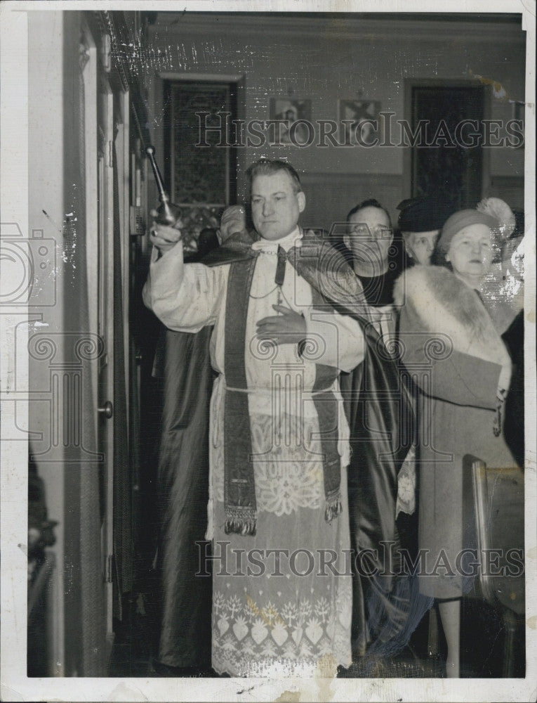 1947 Press Photo  Archbishop Richard J Cushing at St Anthony&#39;s shrine - Historic Images