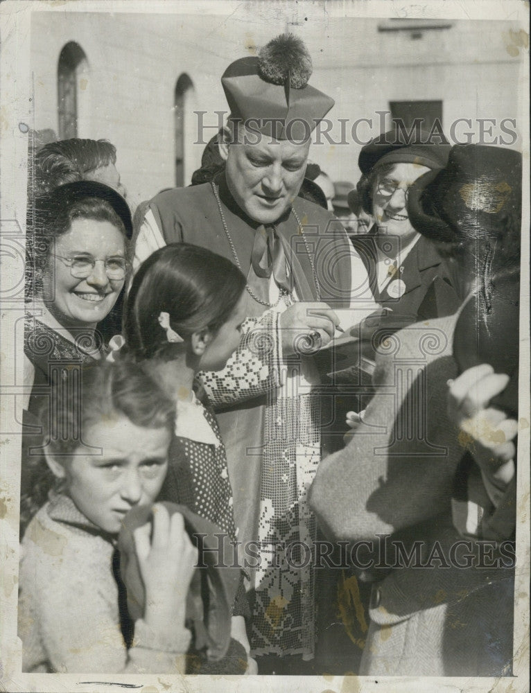 1949 Press Photo Abp Richard Cushing Leading Boston Pilgrims In Ireland Tour - Historic Images