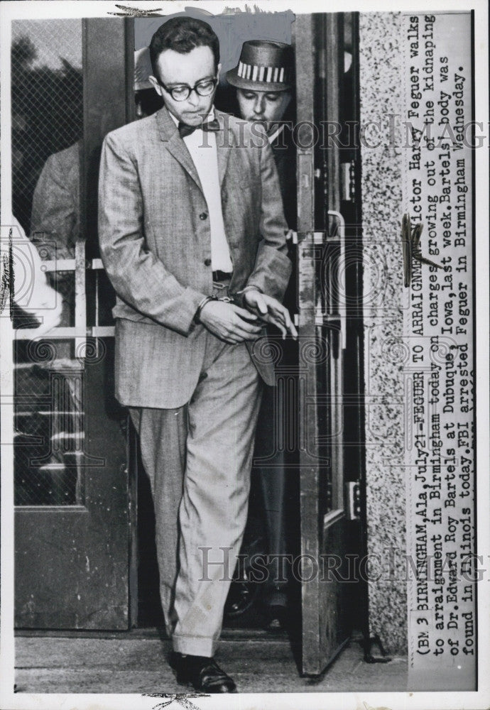 1960 Press Photo Murder Victor Harry Feguer walking to arraignment - Historic Images