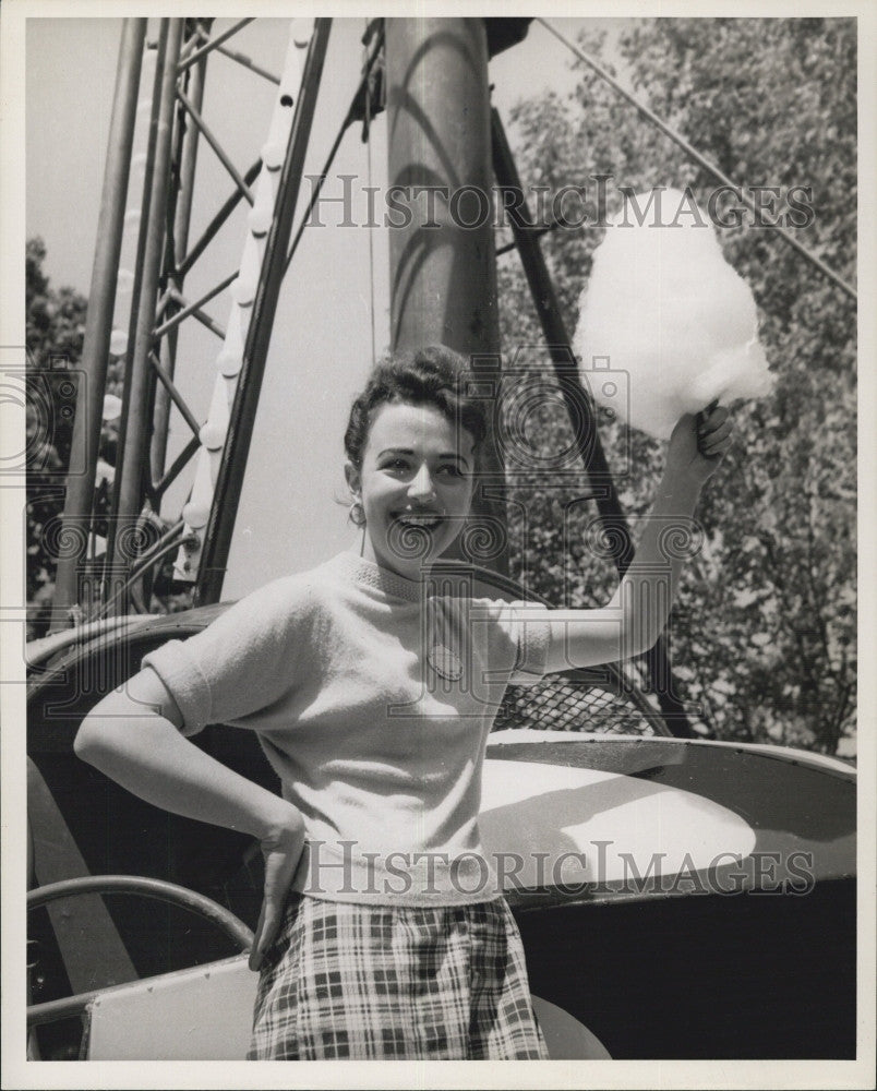 1958 Press Photo Festival Of Fun-Boston State Qn of Roll O Plane Ruth Feinberg - Historic Images