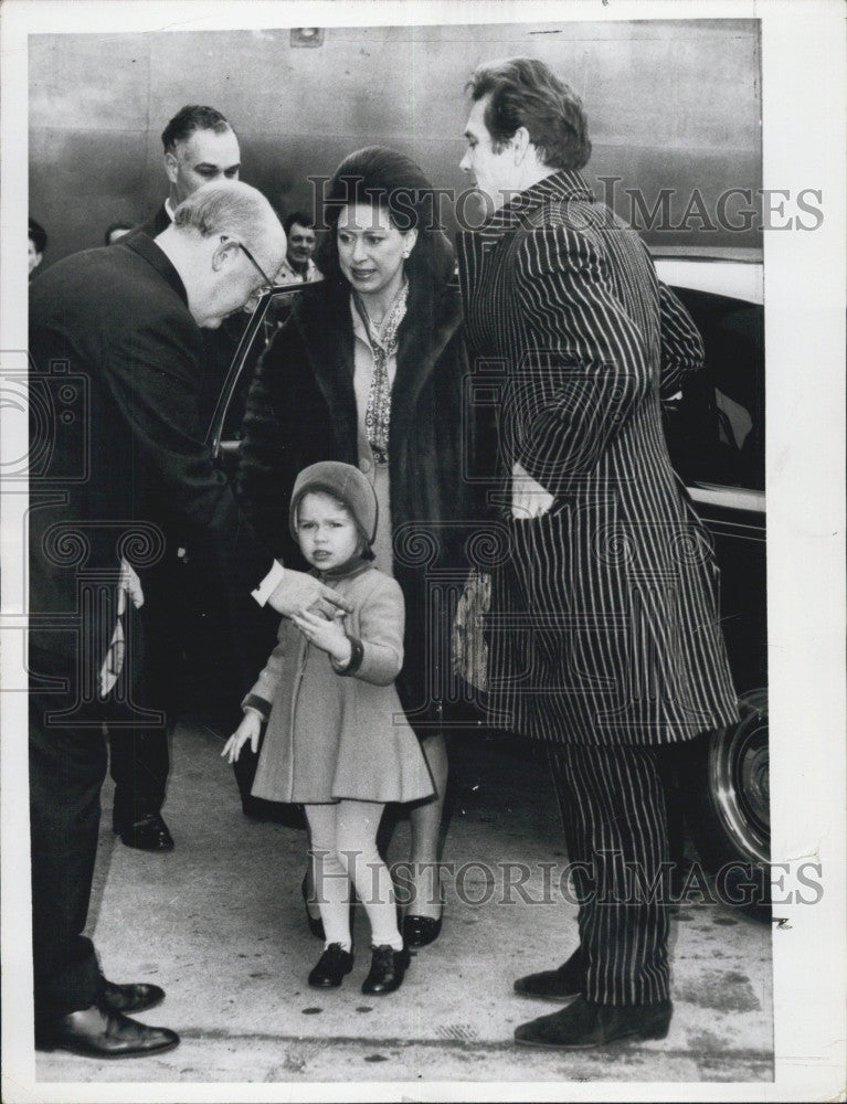 1968 Press Photo Princess Margaret &amp; earl of Snowdon &amp; daughter Sarah - Historic Images