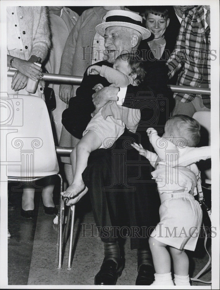 Press Photo Cardinal Cushing and some children - Historic Images