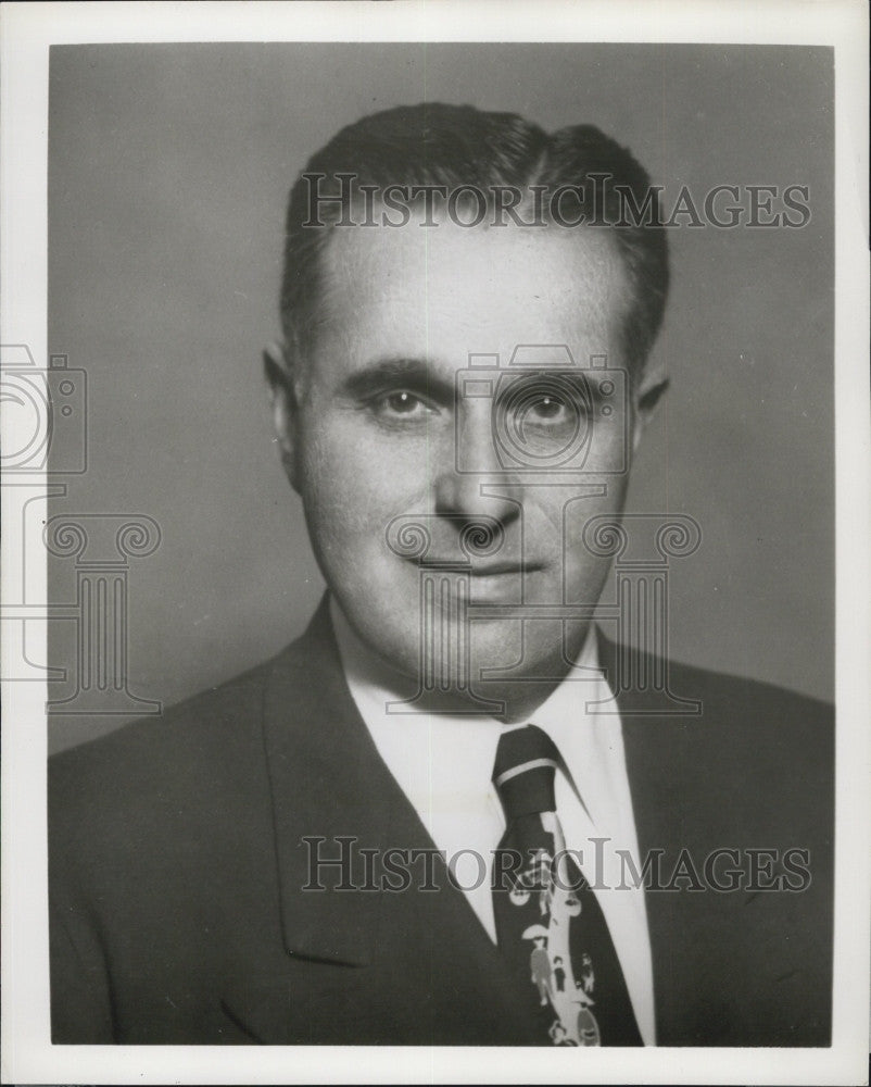 1951 Press Photo Irving Sochin, Asst. Domestic Sales Mgr. Universal Pictures - Historic Images