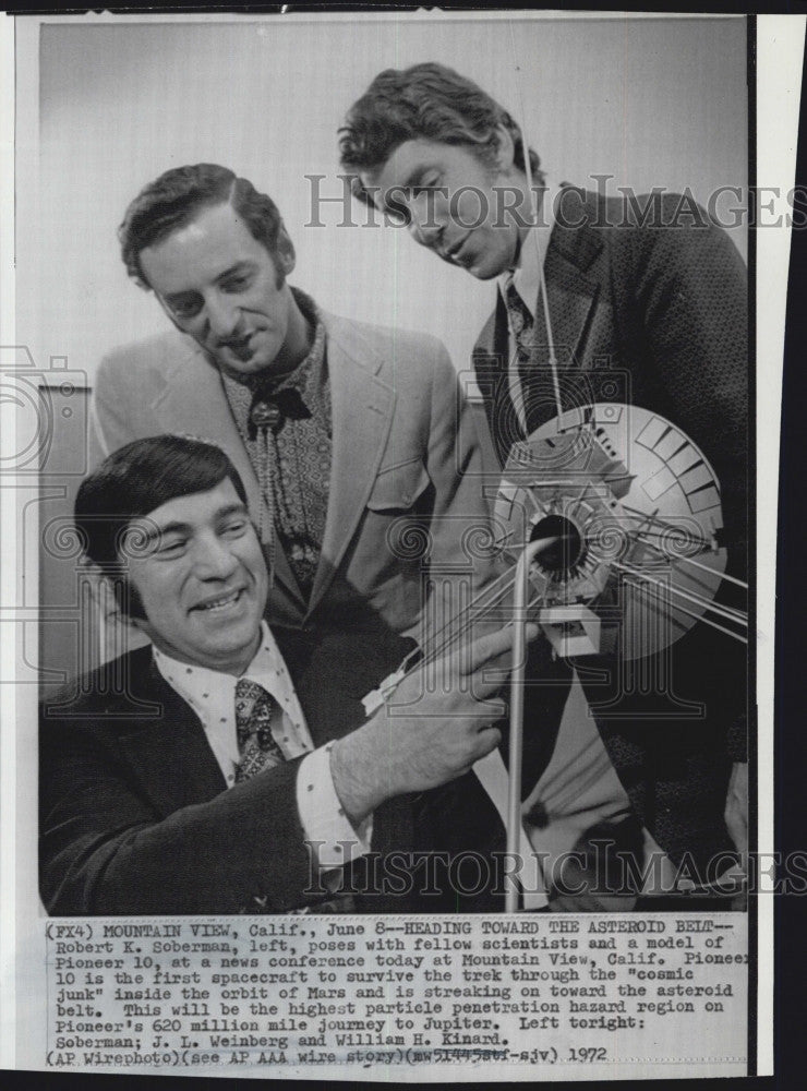 1972 Press Photo Scientists Robert Soberman, J. L. Weinberg, William Kinard - Historic Images