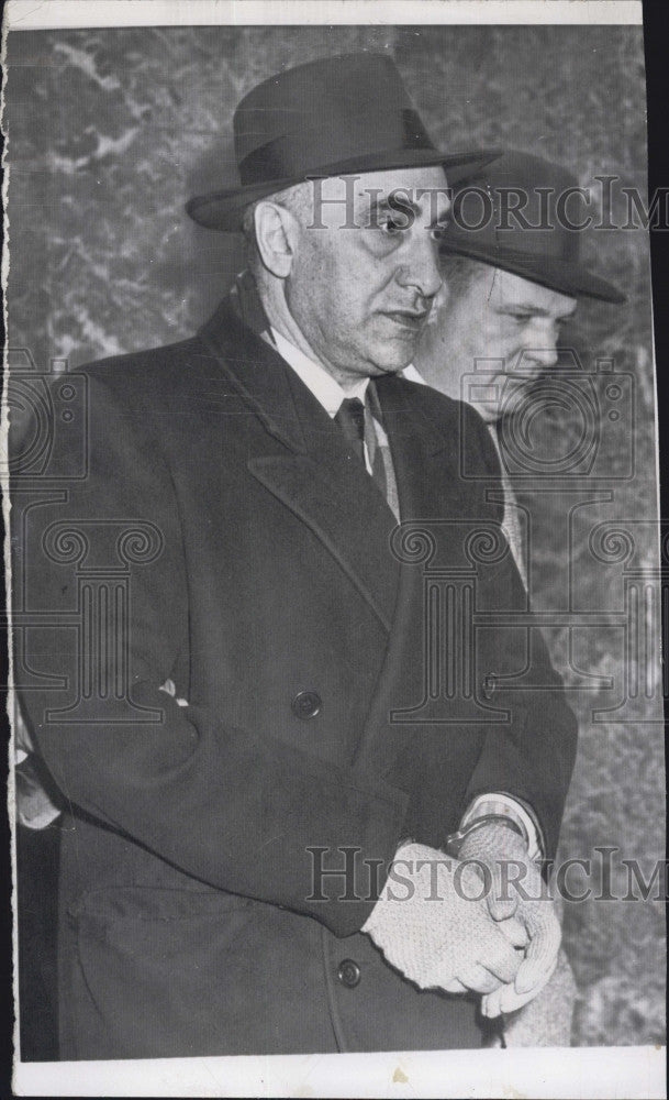 1957 Press Photo Handcuffed Jack Soble is led from FBI headquarters - Historic Images