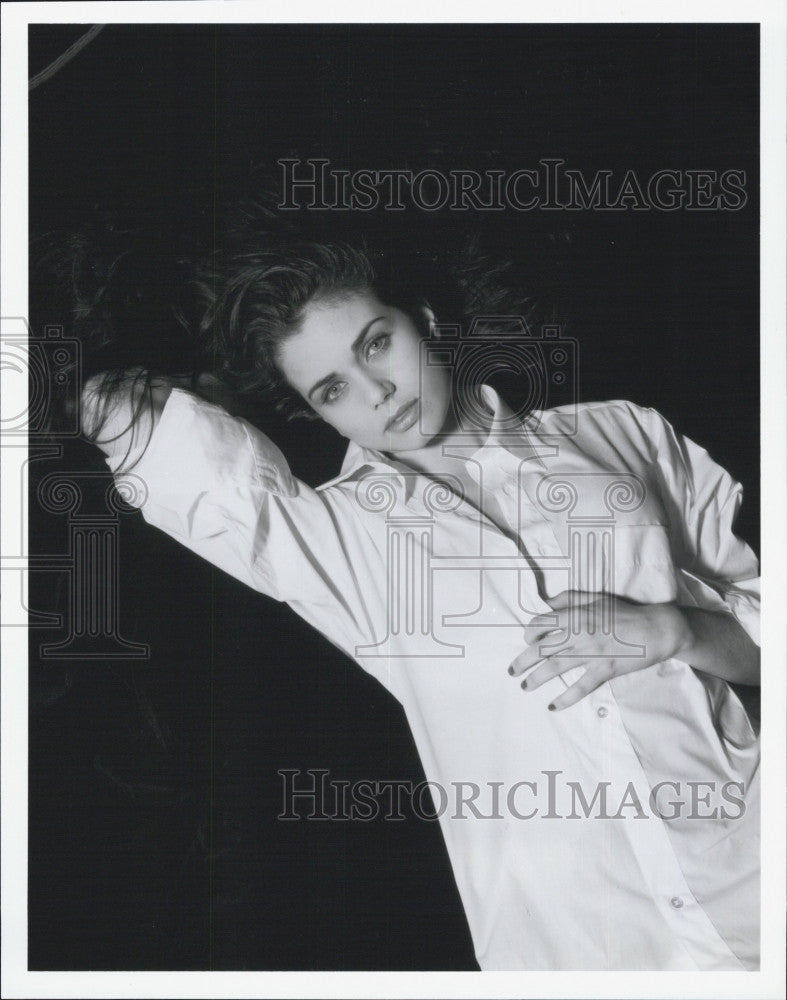 Press Photo Entertainer Mia Kirshner - Historic Images