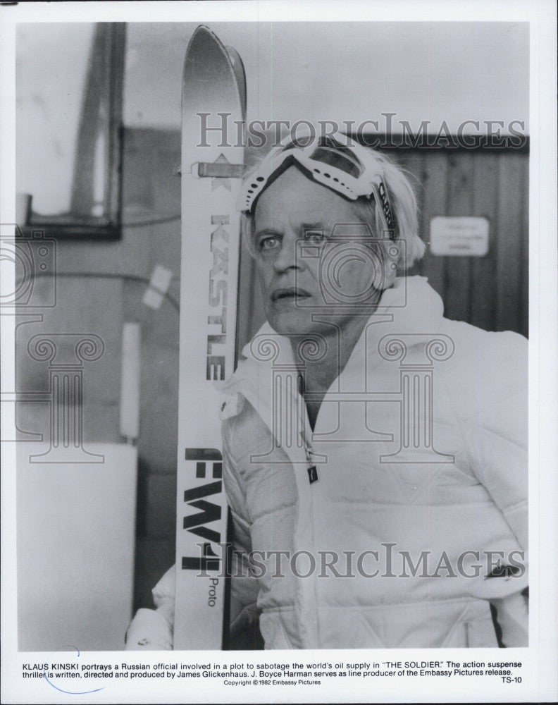 1982 Press Photo Klaus Kinski in &quot;The Soldier&quot; - Historic Images