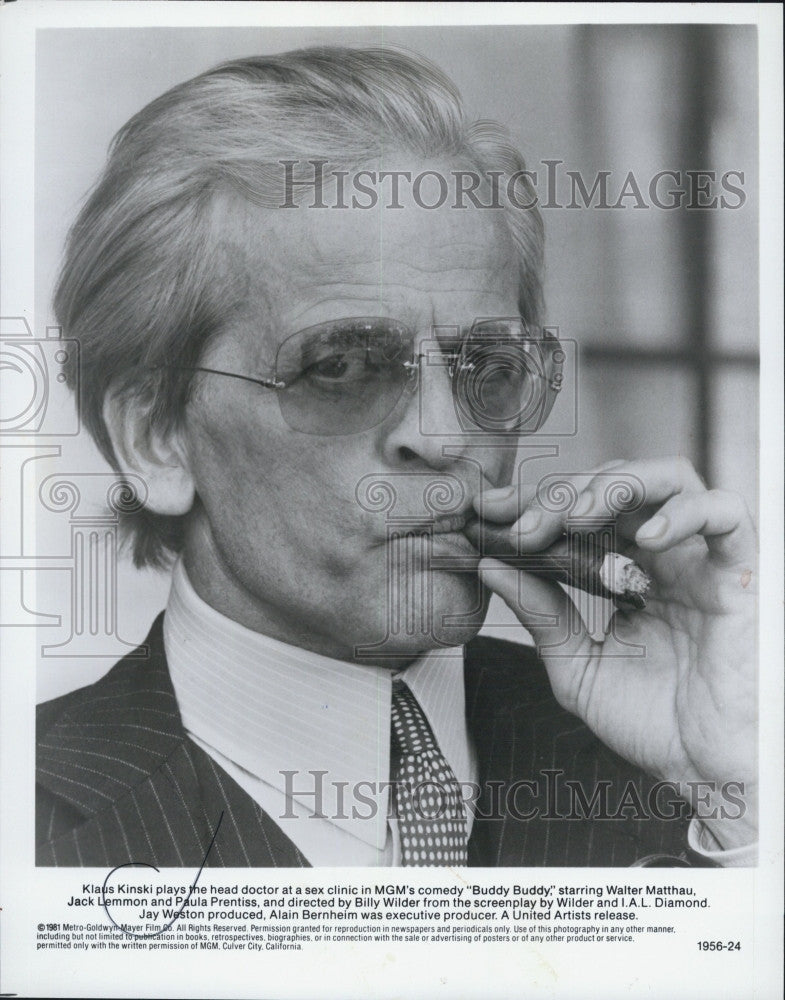 1981 Press Photo Klaus Kinski plays head doctor at a sex clinic &quot;Buddy Buddy&quot; - Historic Images