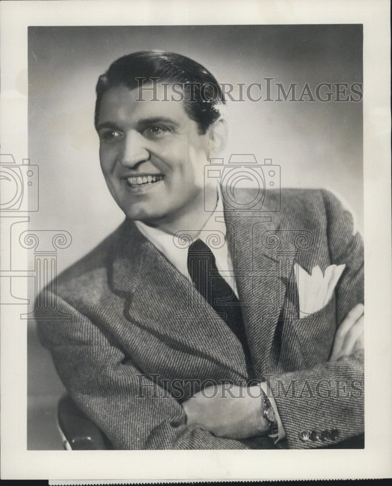 1945 Press Photo Singer Phil Kinsman - Historic Images