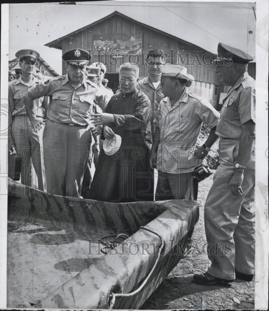 1962 Press Photo The Rev Nguyen Lac Hoa with anti Communist Guerrillas - Historic Images