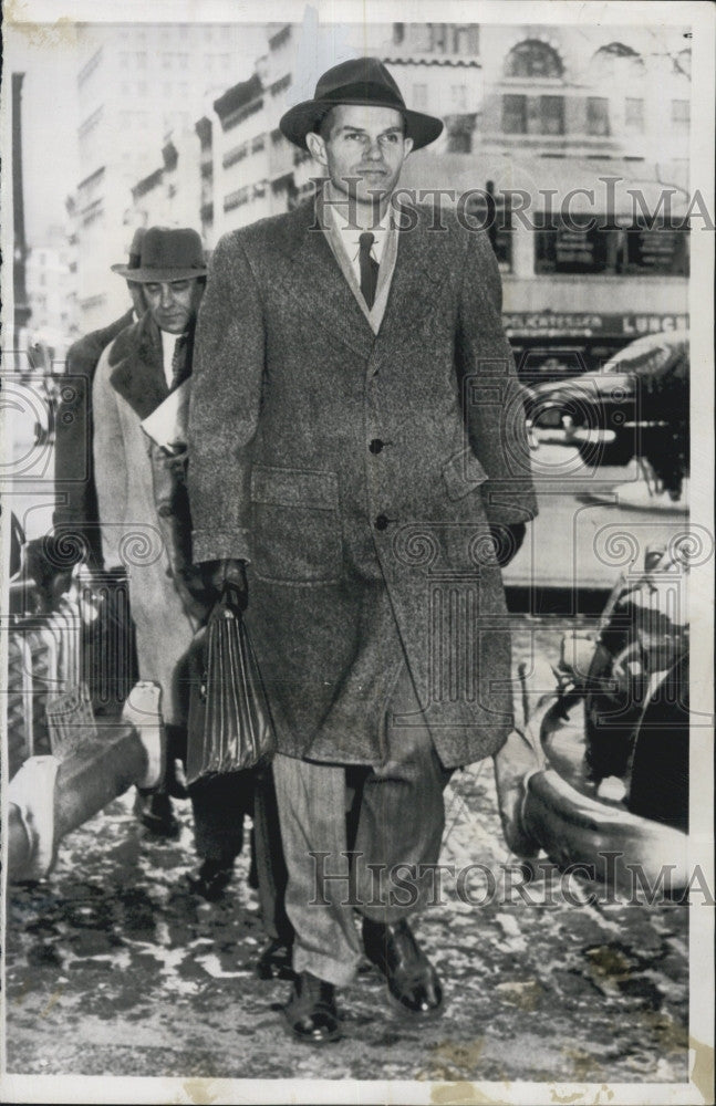 1951 Press Photo Alger Hiss, former State Dept. Official for prison on perjury - Historic Images