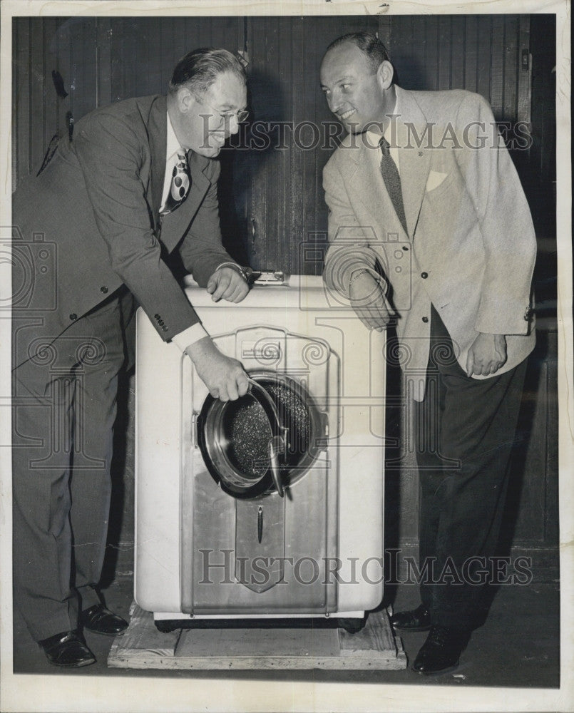 1948 Press Photo Homer Hitchins Sales Mgr. &amp; William Koster, Exec. Director - Historic Images