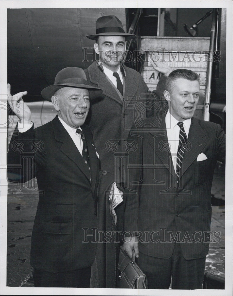 1954 Press Photo Vernon Hit hins, Edward J. Samp Jr. and Rep.Augustus G. Means. - Historic Images