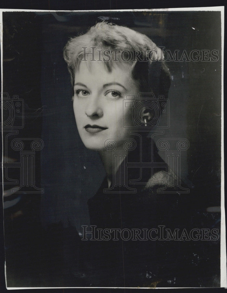 1955 Press Photo Miss Louise Hickman, Dir. of fashion promotion simplicity Co. - Historic Images