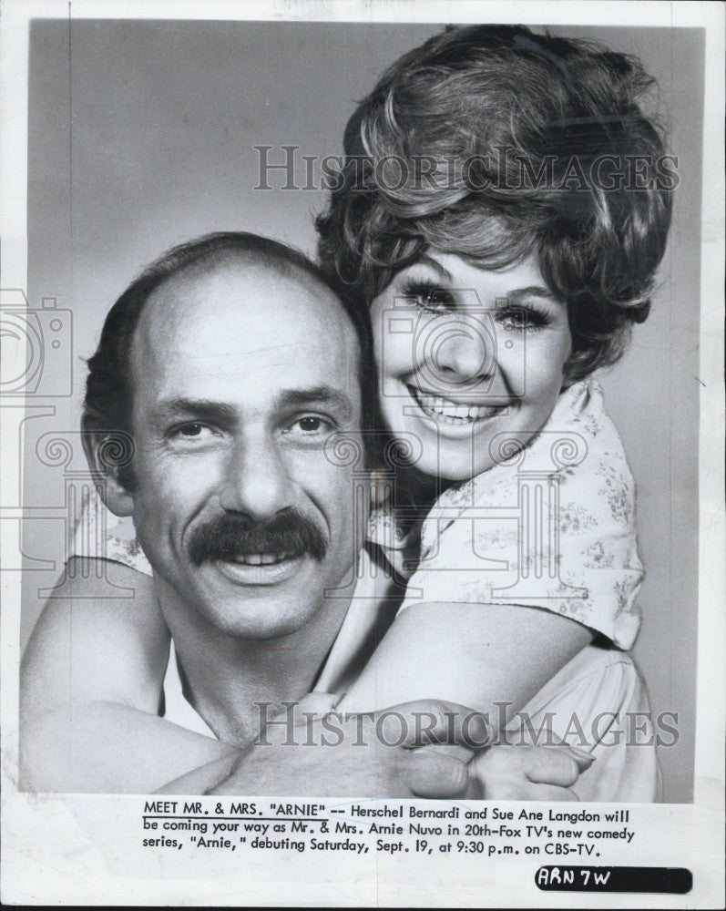 1970 Press Photo Actor Herschel Bernardi and Sue Ane Langdon. - Historic Images