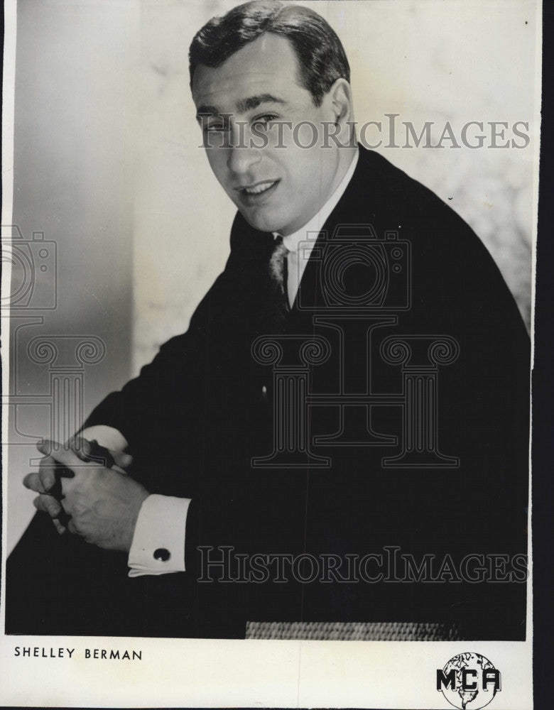 1960 Press Photo A photo of Shelly Berman - Historic Images