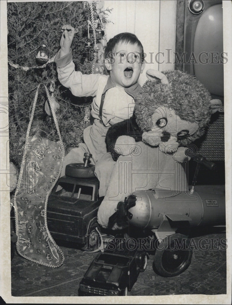 1962 Press Photo Blue Baby Dennis Cataloni given 50/50 chance to survive now 4yr - Historic Images