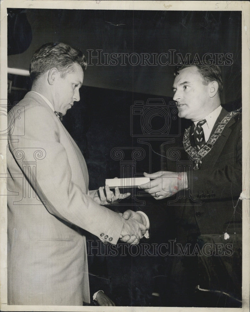 1953 Press Photo Thomas Berube, American Midlesex superior court reporter. - Historic Images