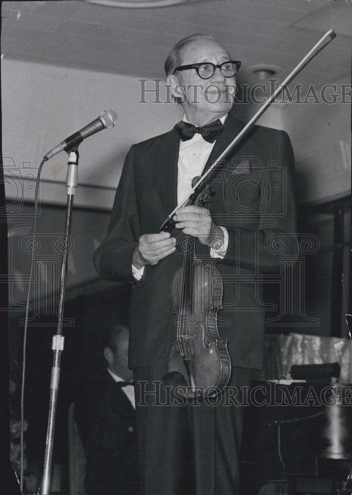 Press Photo Comedian/Violinist Jack Benny in &quot;Jack Benny&#39;s First Farewell&#39; - Historic Images