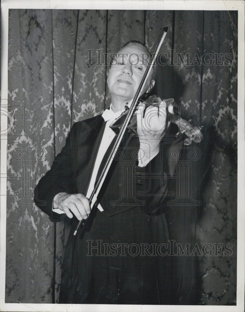 1963 Press Photo Jack Benny playing his Violin - Historic Images