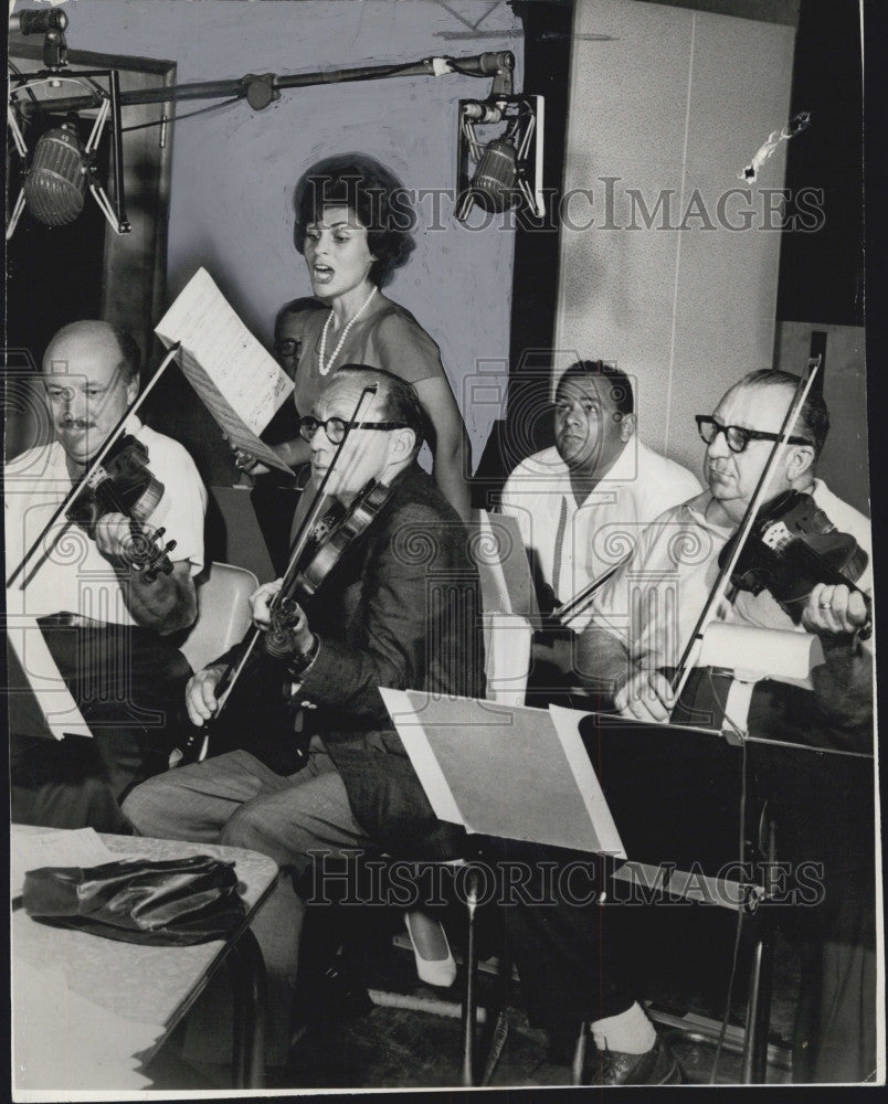 1962 Press Photo Jack Benny, Violinist, practiced with Orchestra. - Historic Images