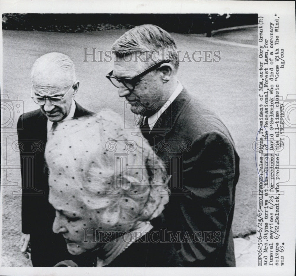 1965 Press Photo Jules Styne, MCA President, Actor Cary Grant, &amp; Mrs. Styne - Historic Images