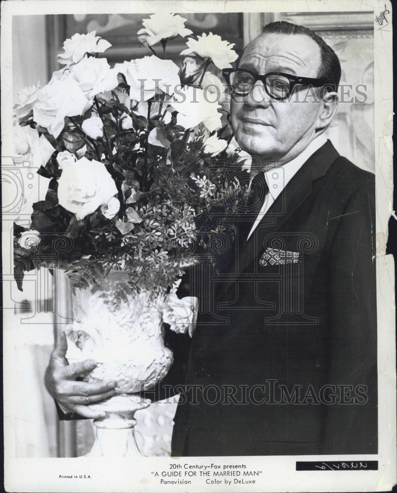 1967 Press Photo Jack Benny stars in &quot;A Guide For The Married Man&quot; - Historic Images