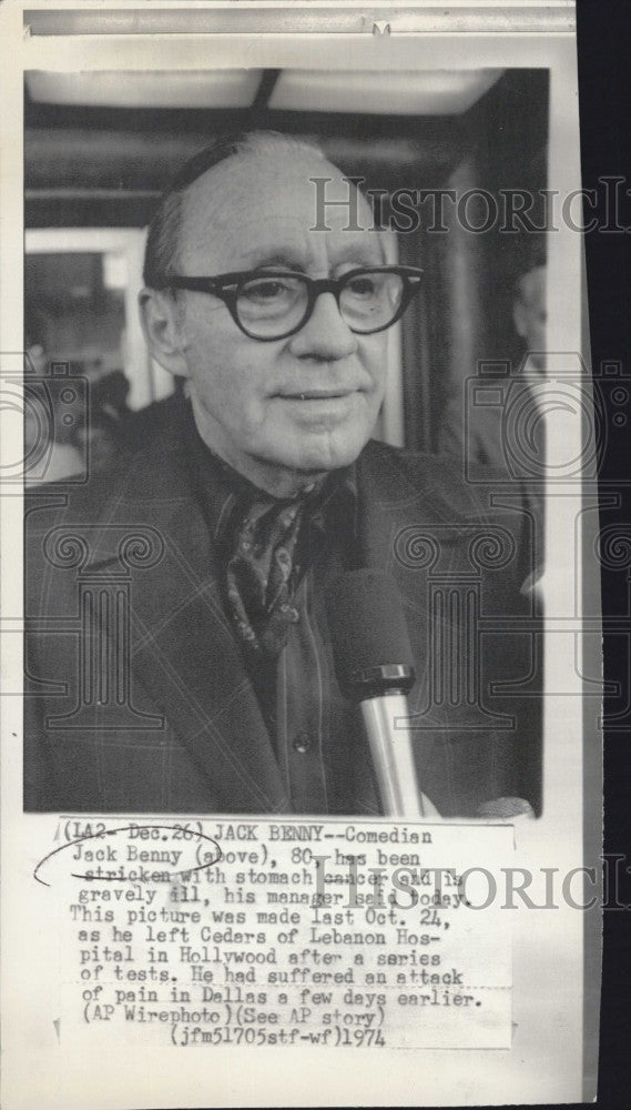 1974 Press Photo Comedian Jack Benny stricken with stomach cancer - Historic Images