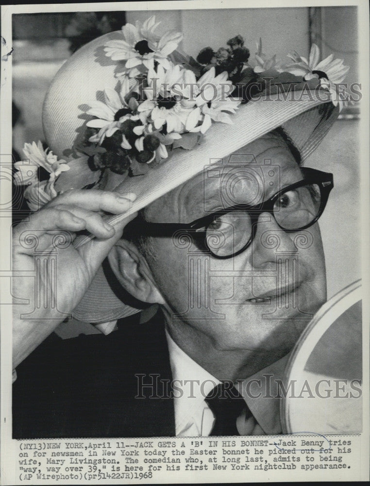 1968 Press Photo Comedian Jack Benny tries on Easter Bonnet - Historic Images