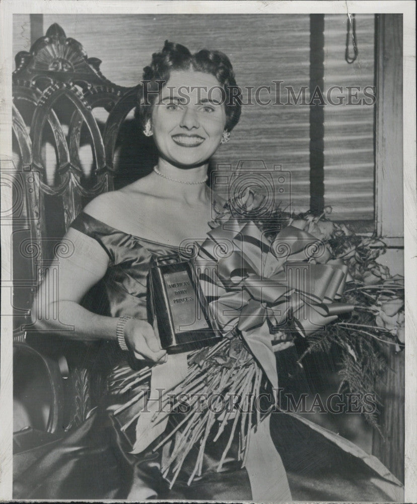 1955 Press Photo Miss Ruth Peterson Chosen American Dairy Princess - Historic Images