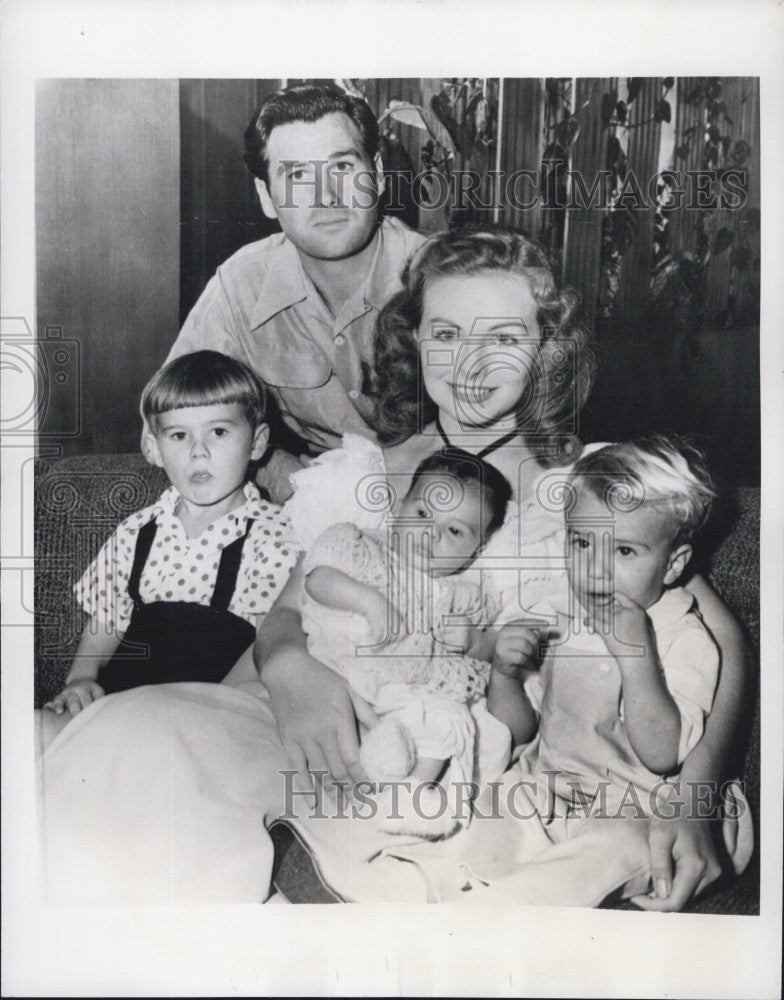 1950 Press Photo Jeanne Crain, Paul Brinkman, Paul, Michael, Timothy - Historic Images