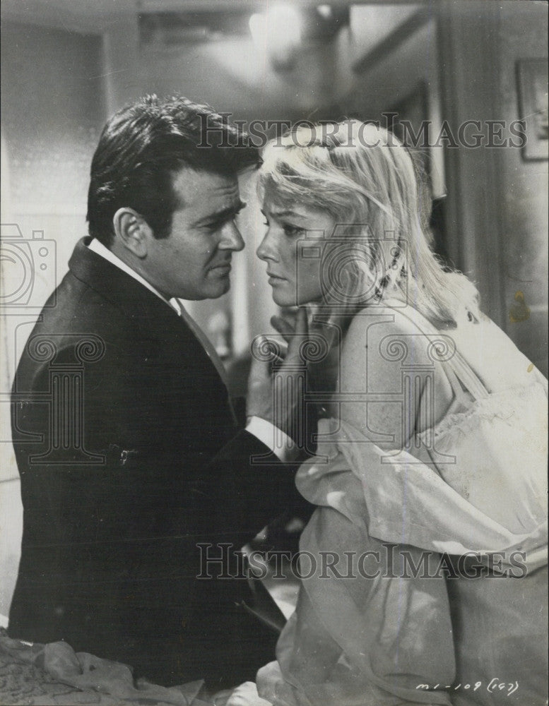 1960 Press Photo Swedish  Actress May Britt &amp; Stuart Whitman - Historic Images