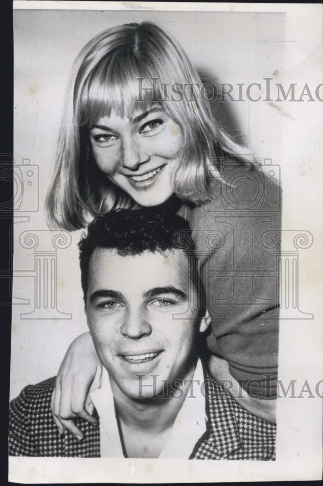 1958 Press Photo Swedish Actress May Britt and Eddie Gregson - Historic Images