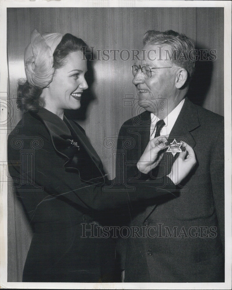 1952 Press Photo Actress Barbara Britton &amp; John Hynes of Boston - Historic Images