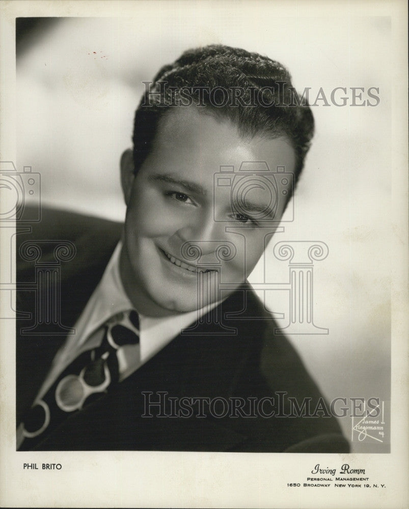 1946 Press Photo Singer Phil Brito. - Historic Images