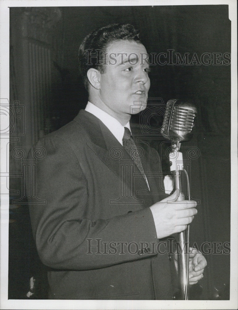 1941 Press Photo Baritone Phil Brito performs - Historic Images