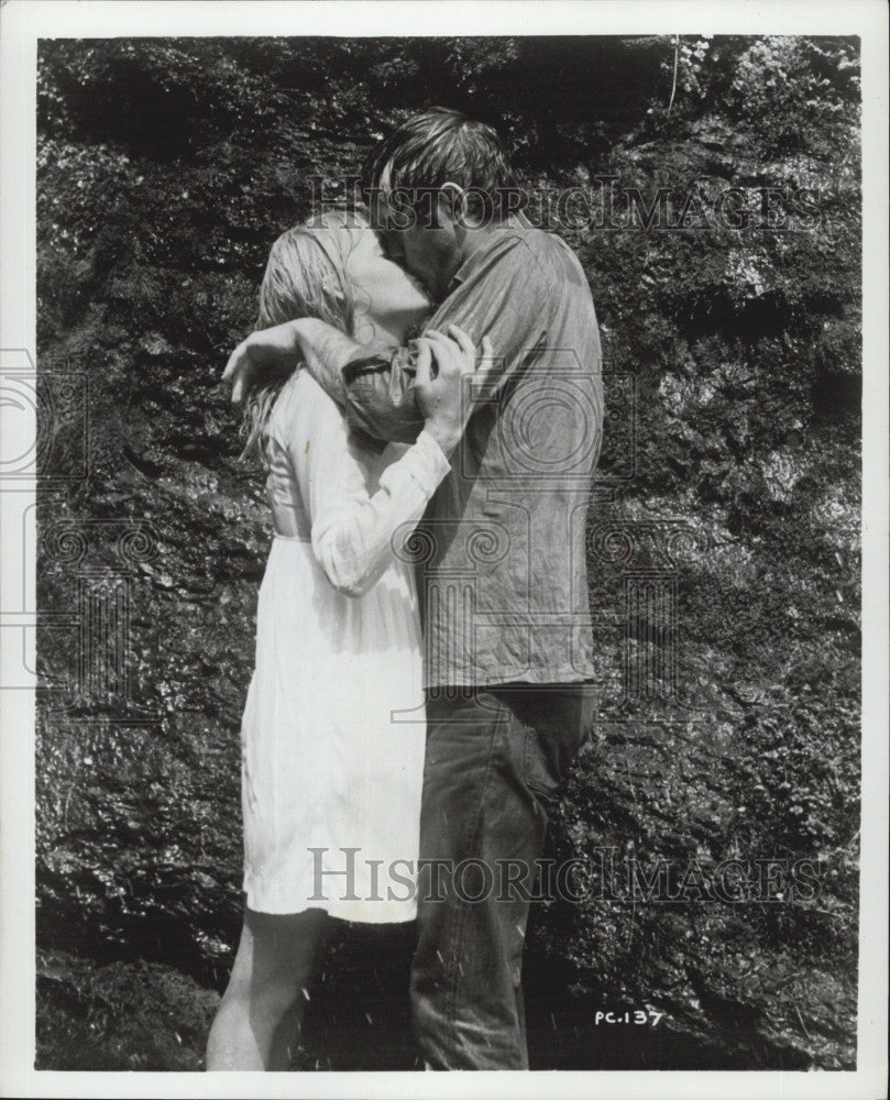 1968 Press Photo Carol White &amp; Terence Stamp in &quot;Poor Cow&quot; - Historic Images