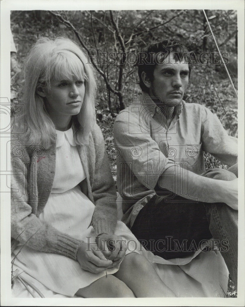 1968 Press Photo Terence Stamp &amp; Carol White Star In Poor Cow - Historic Images