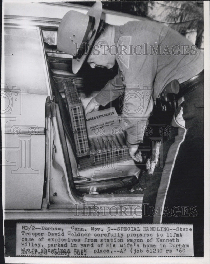 1960 Press Photo State Trooper David Goldner lifts case of explosives - Historic Images