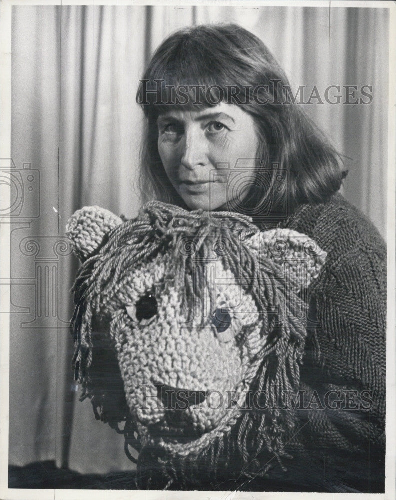 1974 Press Photo Mary Churchill Puppeteer THE MOUSE AND THE LION - Historic Images