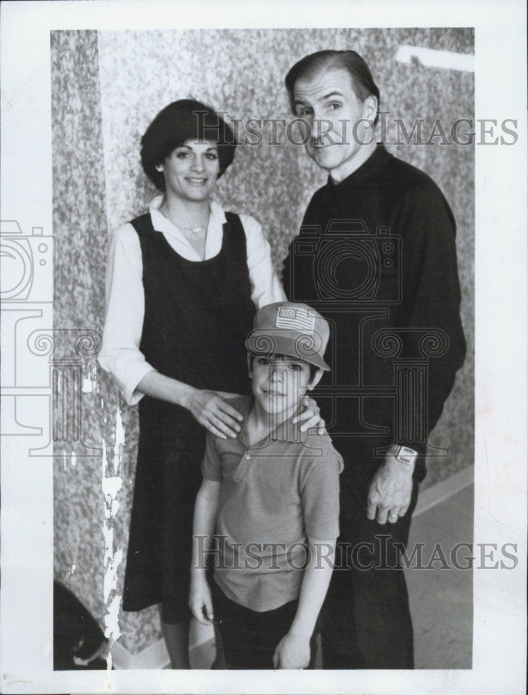 1977 Press Photo Actress Candace Farrell, Dr. Lendon Smith, &amp; Shane Sinutko - Historic Images