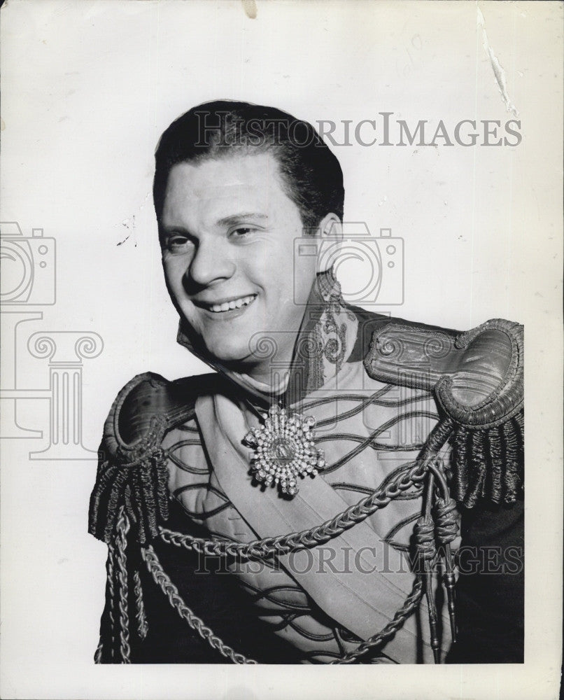 1945 Press Photo Frank Farrell,actor as Prince Karl in The Student Prince - Historic Images