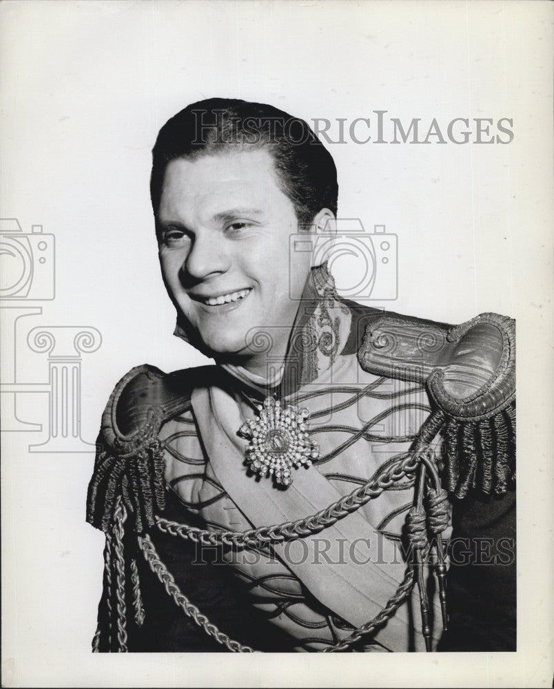 1945 Press Photo Frank Farrell as Prince Karl in The Student Prince - Historic Images