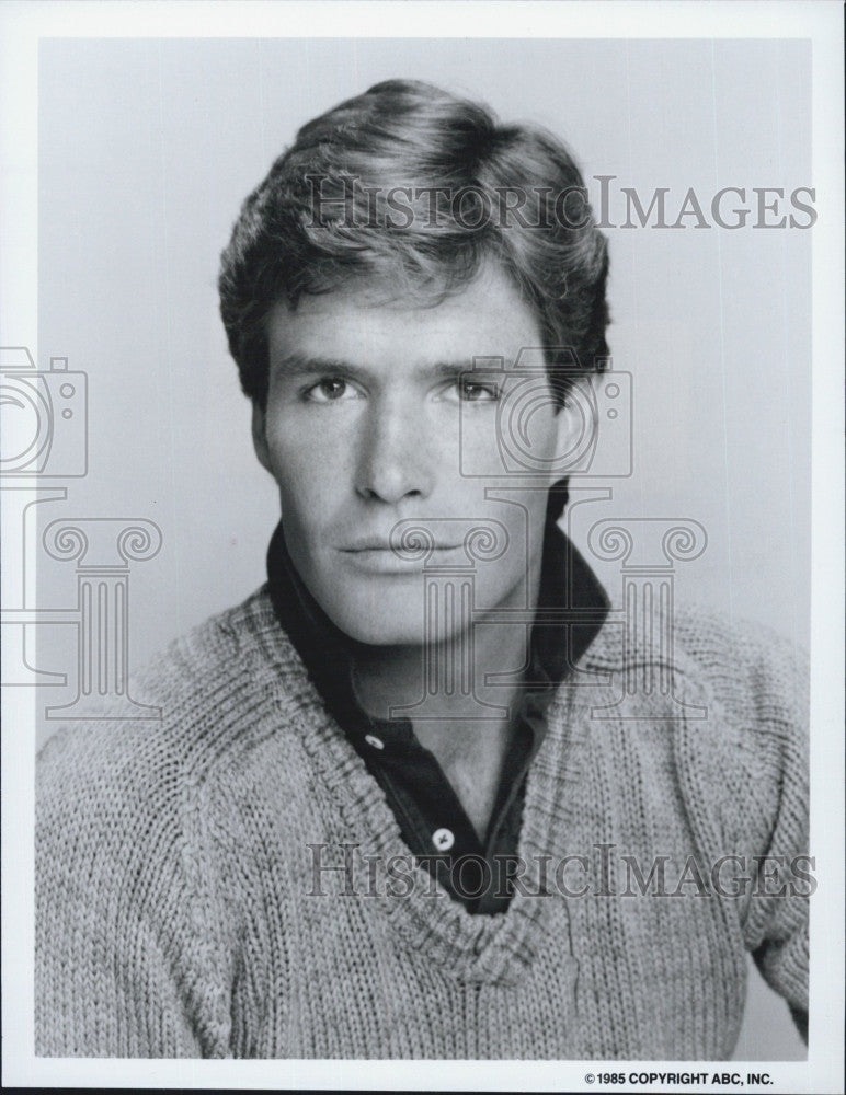 1985 Press Photo Shea Farrel poses for ABC - Historic Images