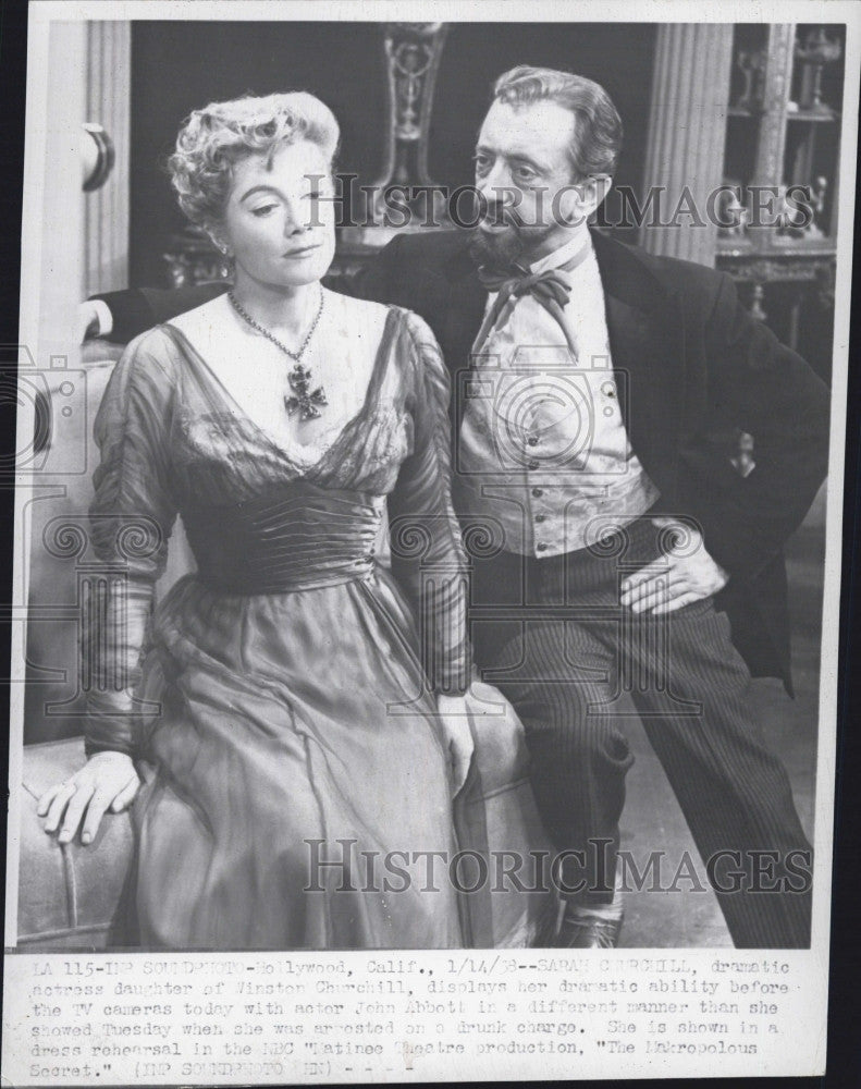 1959 Press Photo Actress Sarah Churchill and Actor John Abbott. - Historic Images